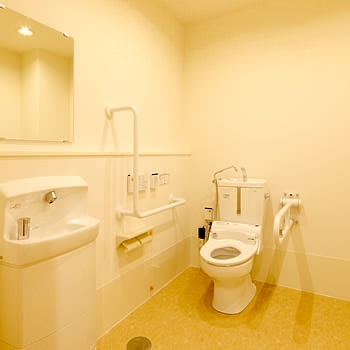 共用トイレ フィオレ・シニアレジデンス河内長野(住宅型有料老人ホーム)の画像