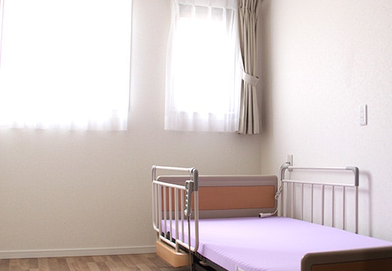 個室風景・清潔なベッド グループホーム フレンド大阪中央(グループホーム)の画像