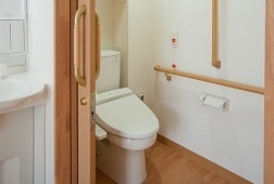 居室トイレ そんぽの家S甲東園(サービス付き高齢者向け住宅(サ高住))の画像