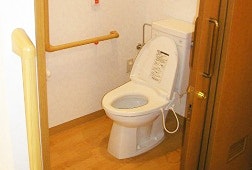 居室トイレ そんぽの家伊丹荒牧(有料老人ホーム[特定施設])の画像