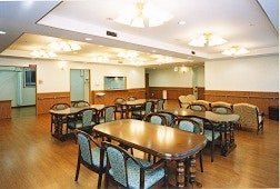食堂リビング そんぽの家川西鶴之荘(有料老人ホーム[特定施設])の画像