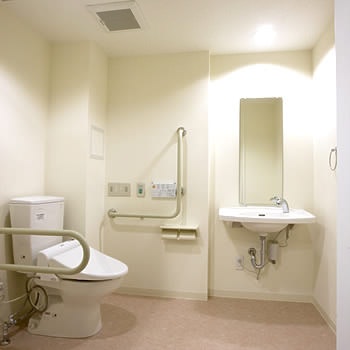 共用トイレ フィオレ・シニアレジデンス川西(住宅型有料老人ホーム)の画像