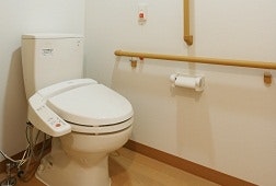 居室トイレ そんぽの家S 三条桧町(サービス付き高齢者向け住宅(サ高住))の画像