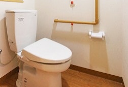 居室トイレ そんぽの家S東古松(サービス付き高齢者向け住宅(サ高住))の画像