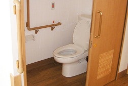 居室トイレ そんぽの家南岡山(有料老人ホーム[特定施設])の画像