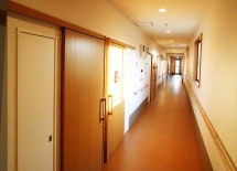 住宅内廊下 ワールドステイ八本松(サービス付き高齢者向け住宅(サ高住))の画像